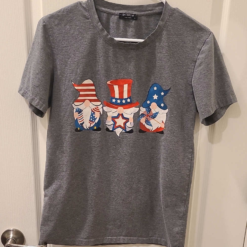 Cat & Jack Gray Kids T-Shirt with Patriotic Gnomes